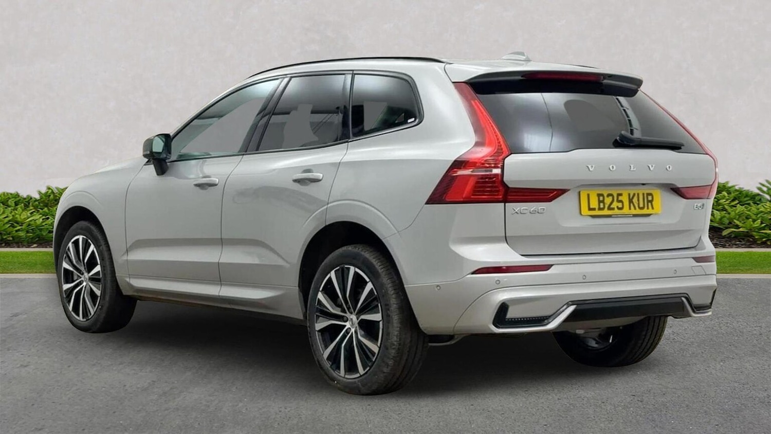 Used Volvo XC60 2025 for sale - 77639312: Photo 2