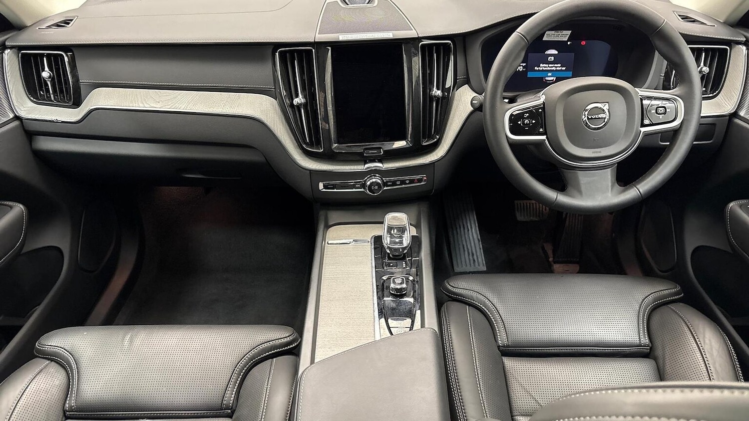 Used Volvo XC60 2025 for sale - 77639312: Photo 8