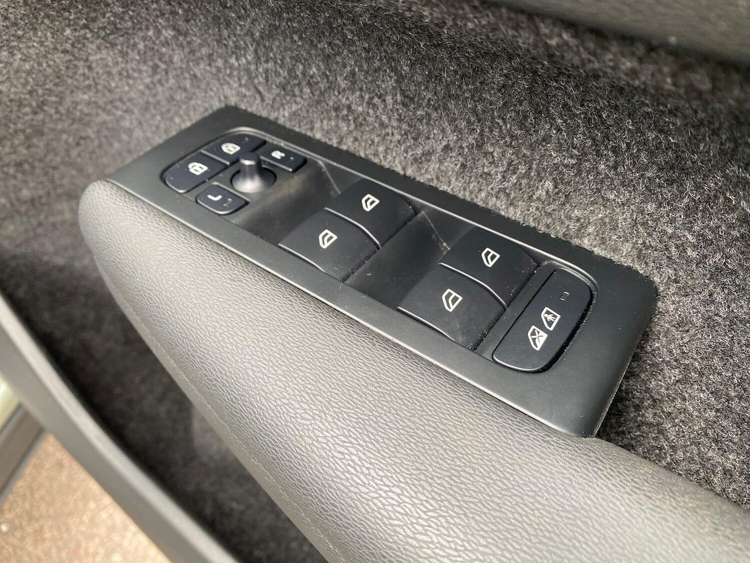 Used Volvo XC40 2025 for sale - 78193896: Photo 21