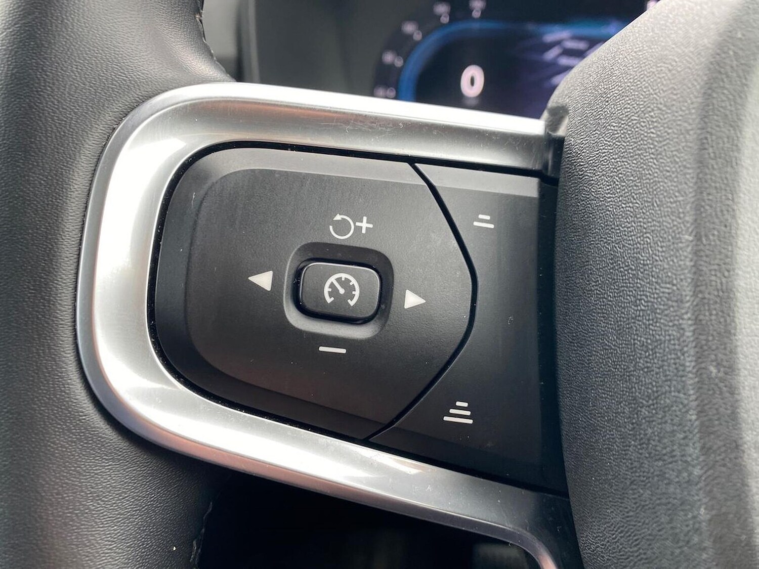 Used Volvo XC40 2025 for sale - 78193896: Photo 27