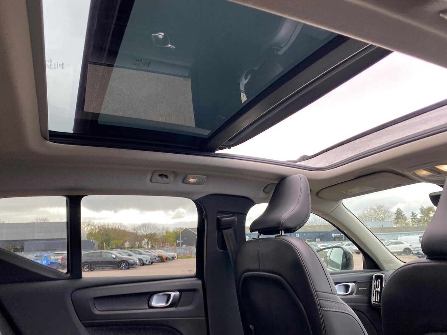 Used Volvo XC40 2025 for sale - 78193896: Photo 32