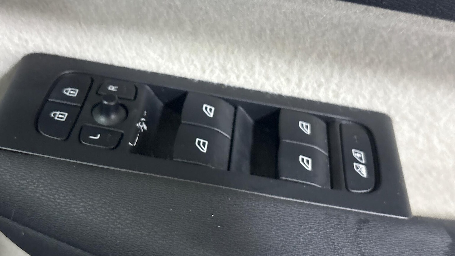 Used Volvo XC40 2025 for sale - 76518603: Photo 14