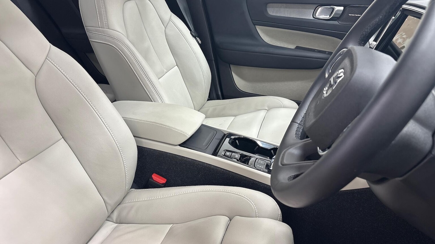 Used Volvo XC40 2025 for sale - 76518603: Photo 18