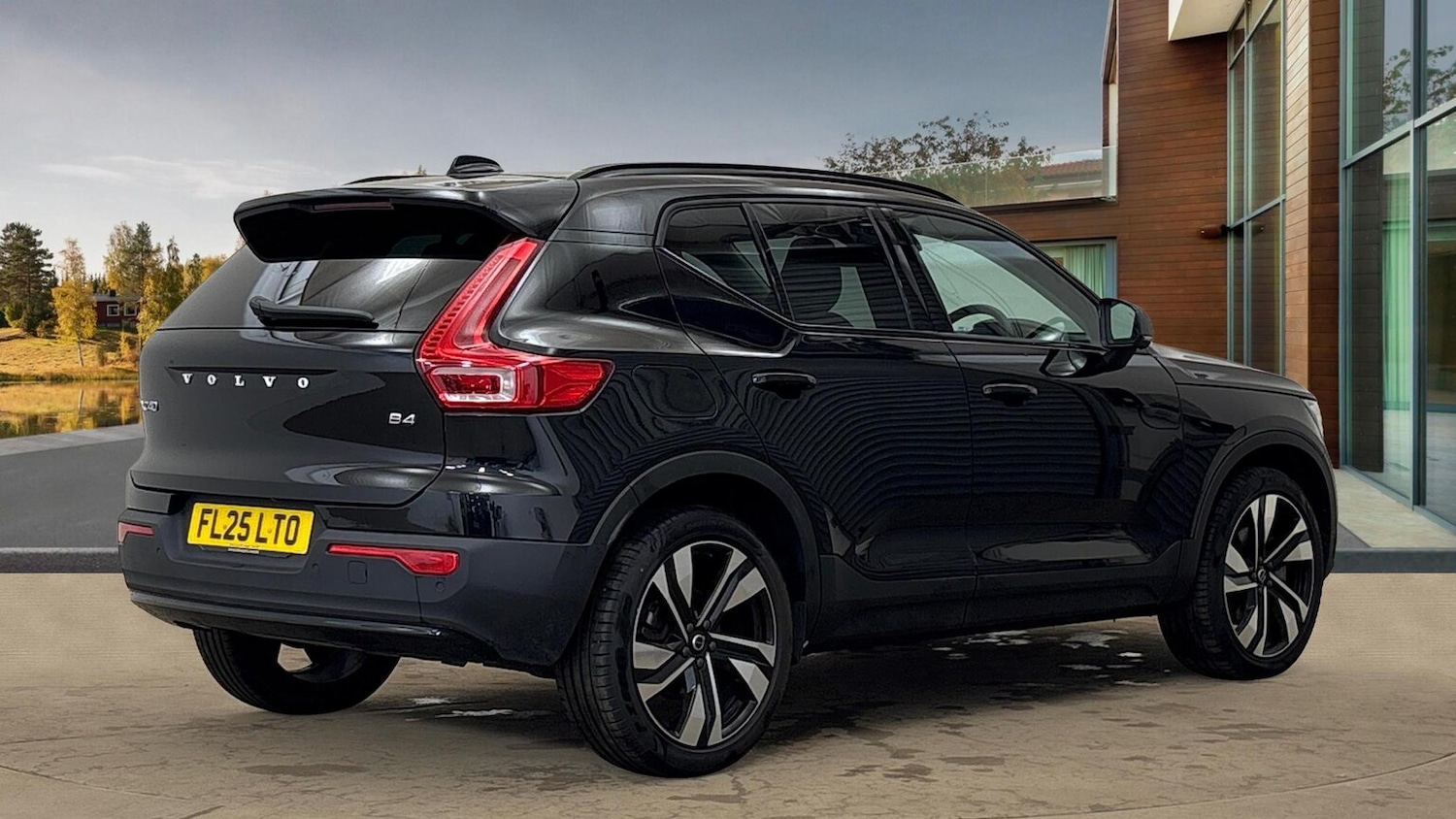 Used Volvo XC40 2025 for sale - 76518603: Photo 2