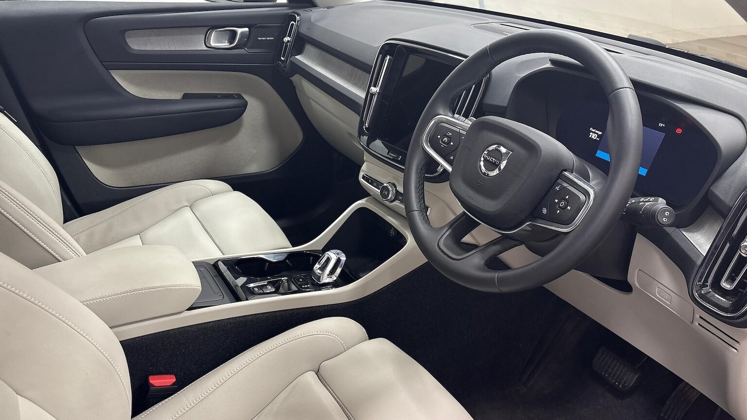 Used Volvo XC40 2025 for sale - 76518603: Photo 5