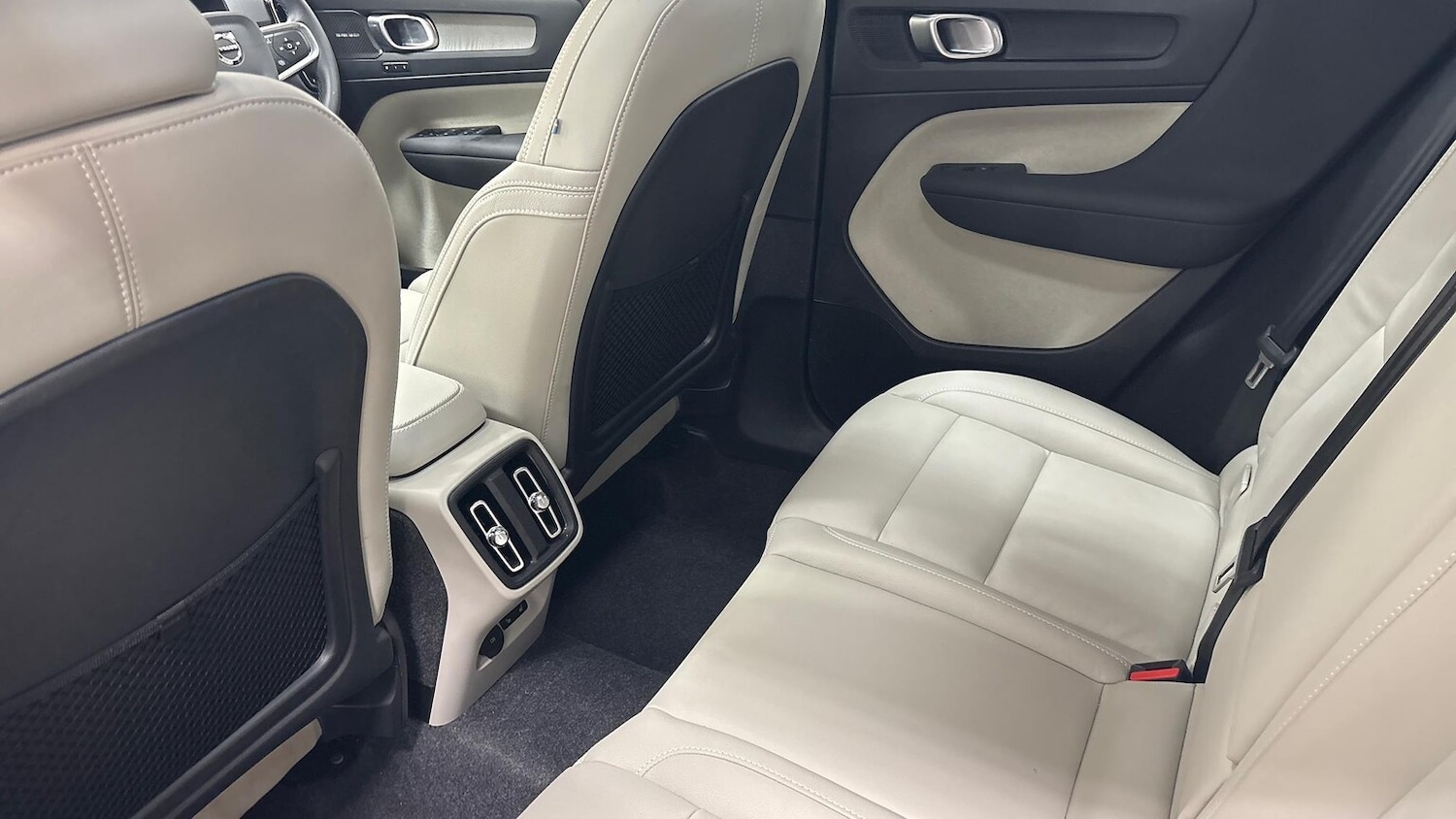 Used Volvo XC40 2025 for sale - 76518603: Photo 8