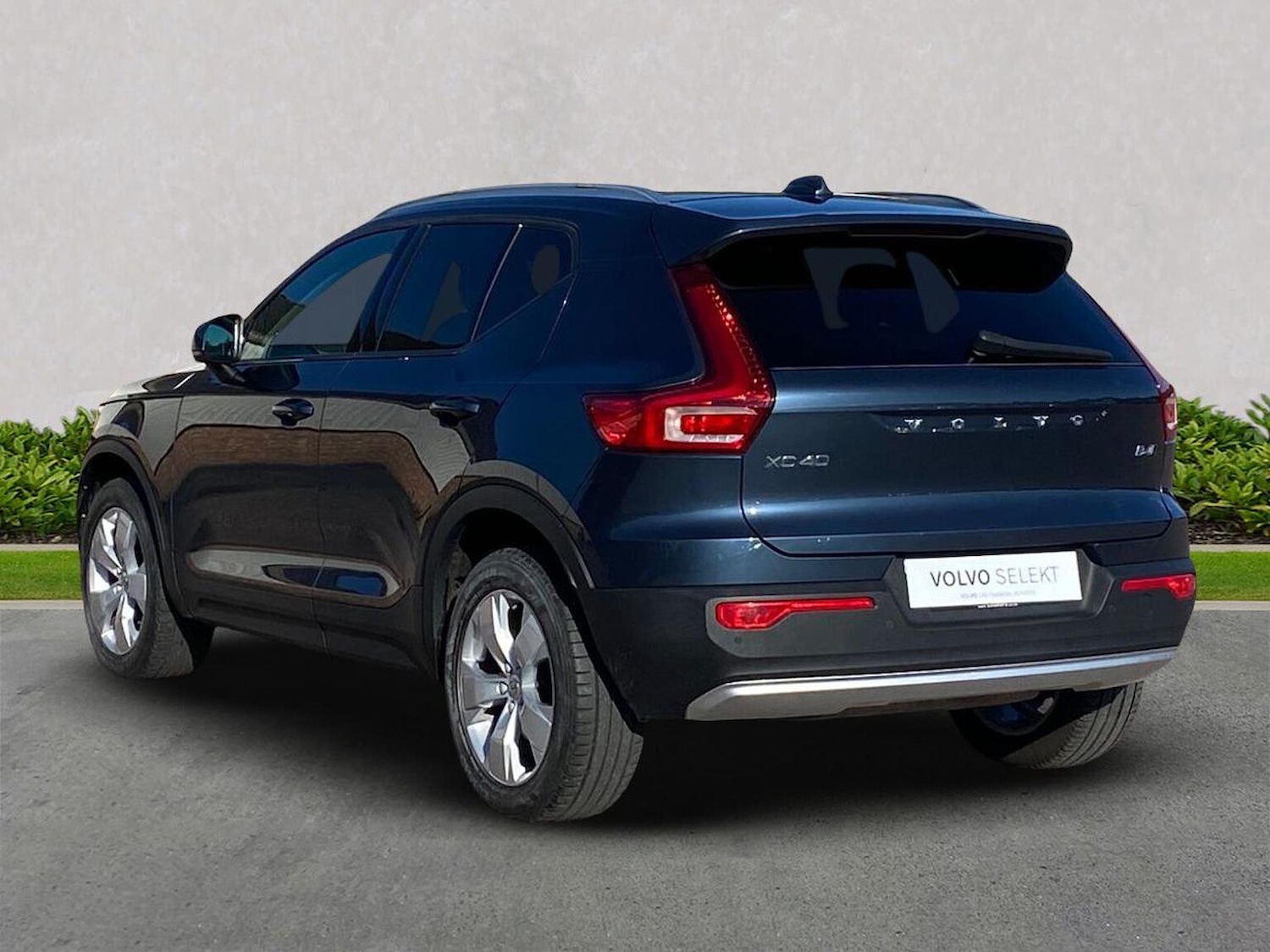 Used Volvo XC40 2021 for sale - 76011080: Photo 2