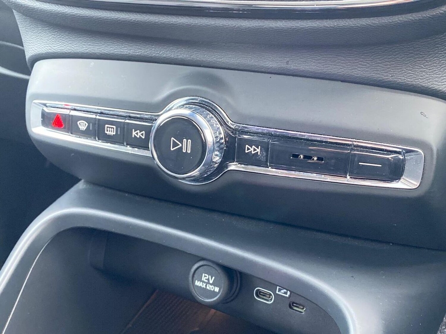 Used Volvo XC40 2025 for sale - 77487505: Photo 12