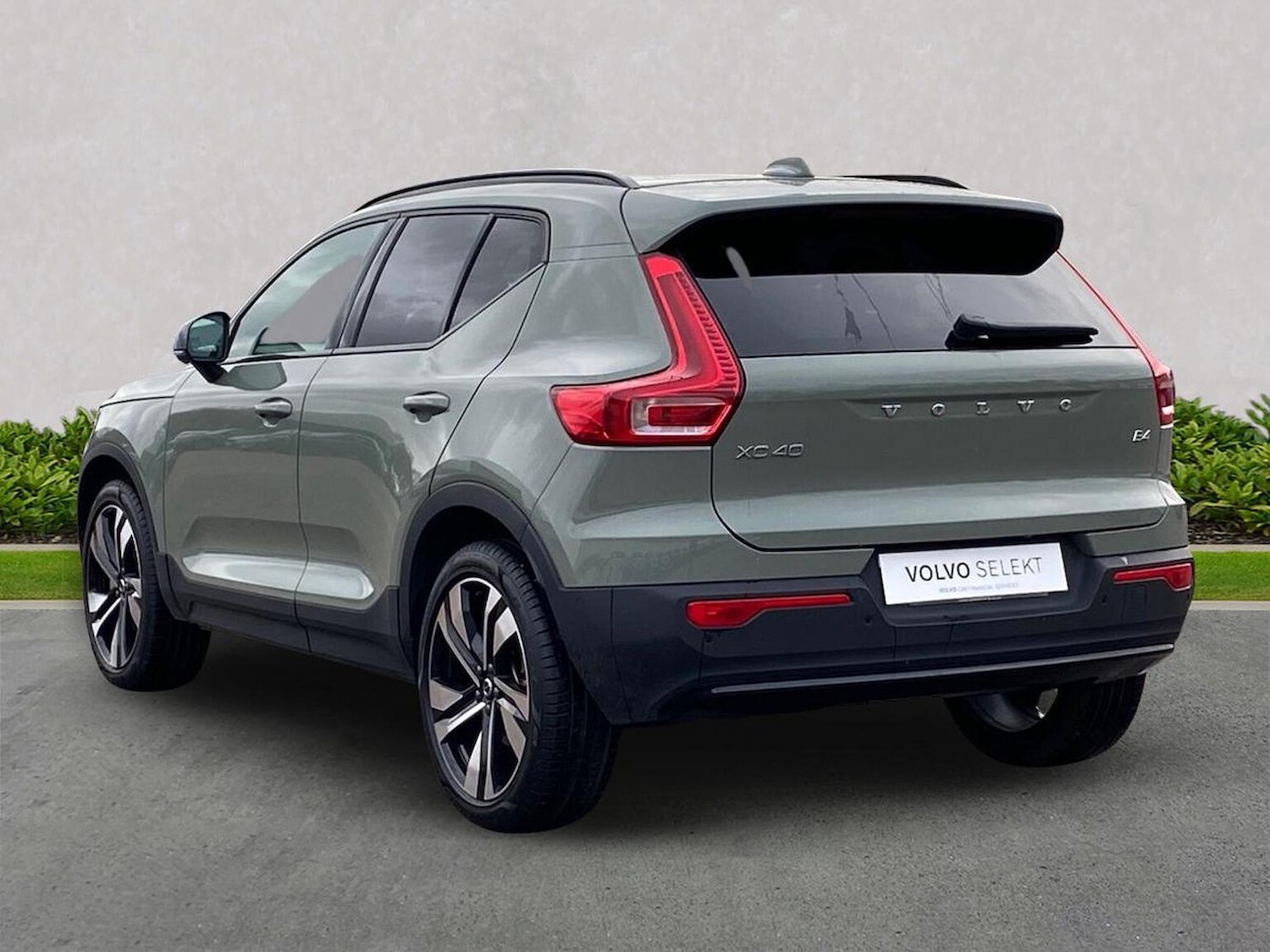 Used Volvo XC40 2025 for sale - 77487505: Photo 2