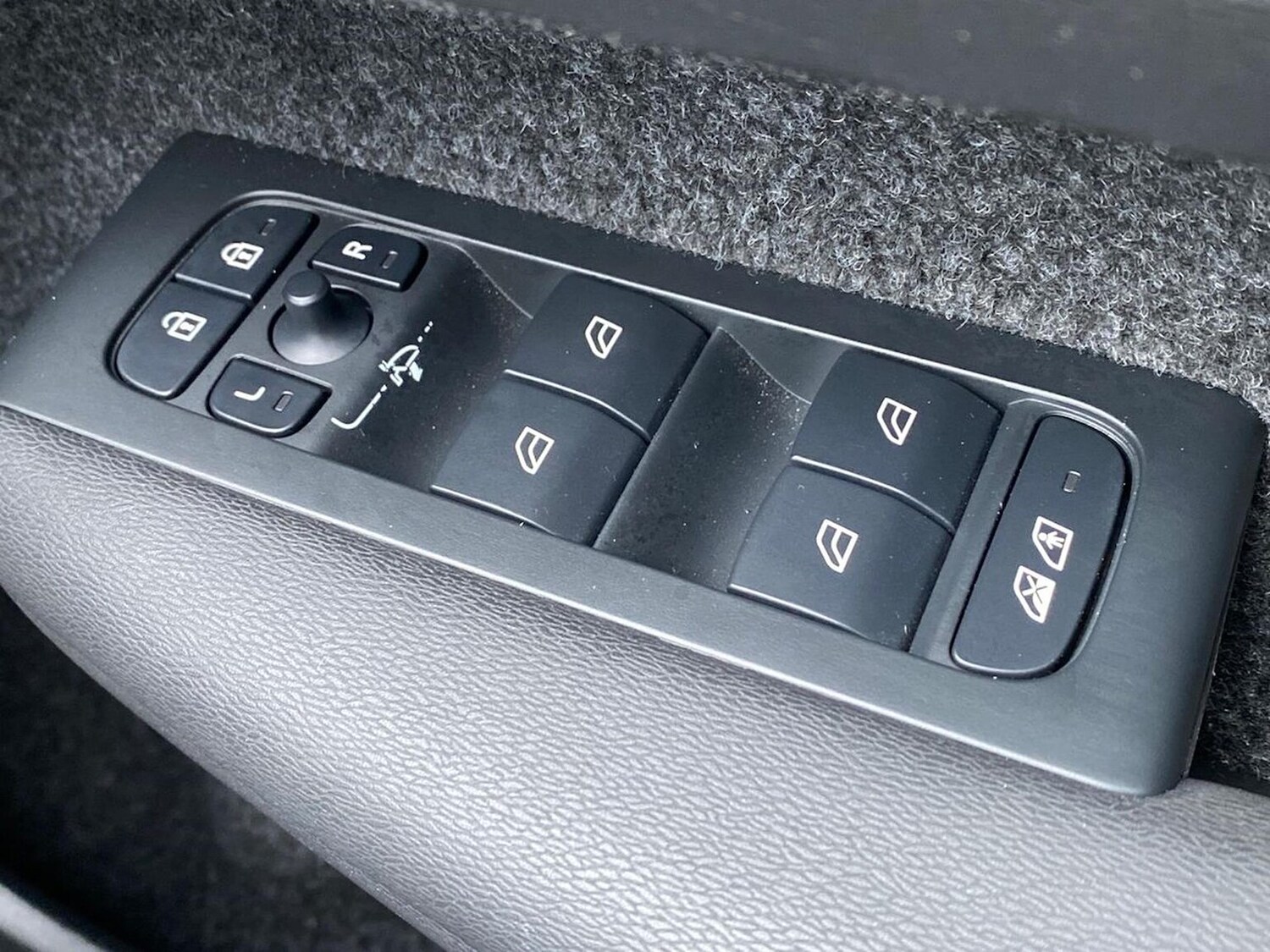 Used Volvo XC40 2025 for sale - 77487505: Photo 21