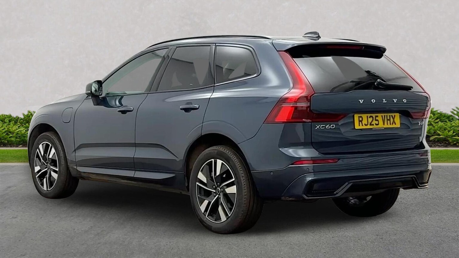 Used Volvo XC60 2025 for sale - 77888646: Photo 2