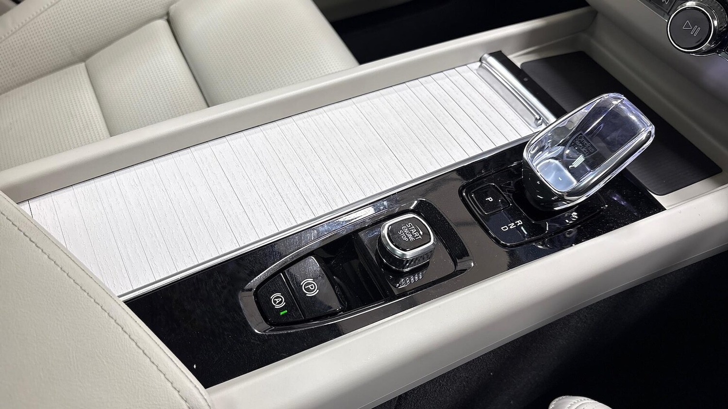 Used Volvo XC60 2025 for sale - 76863959: Photo 13