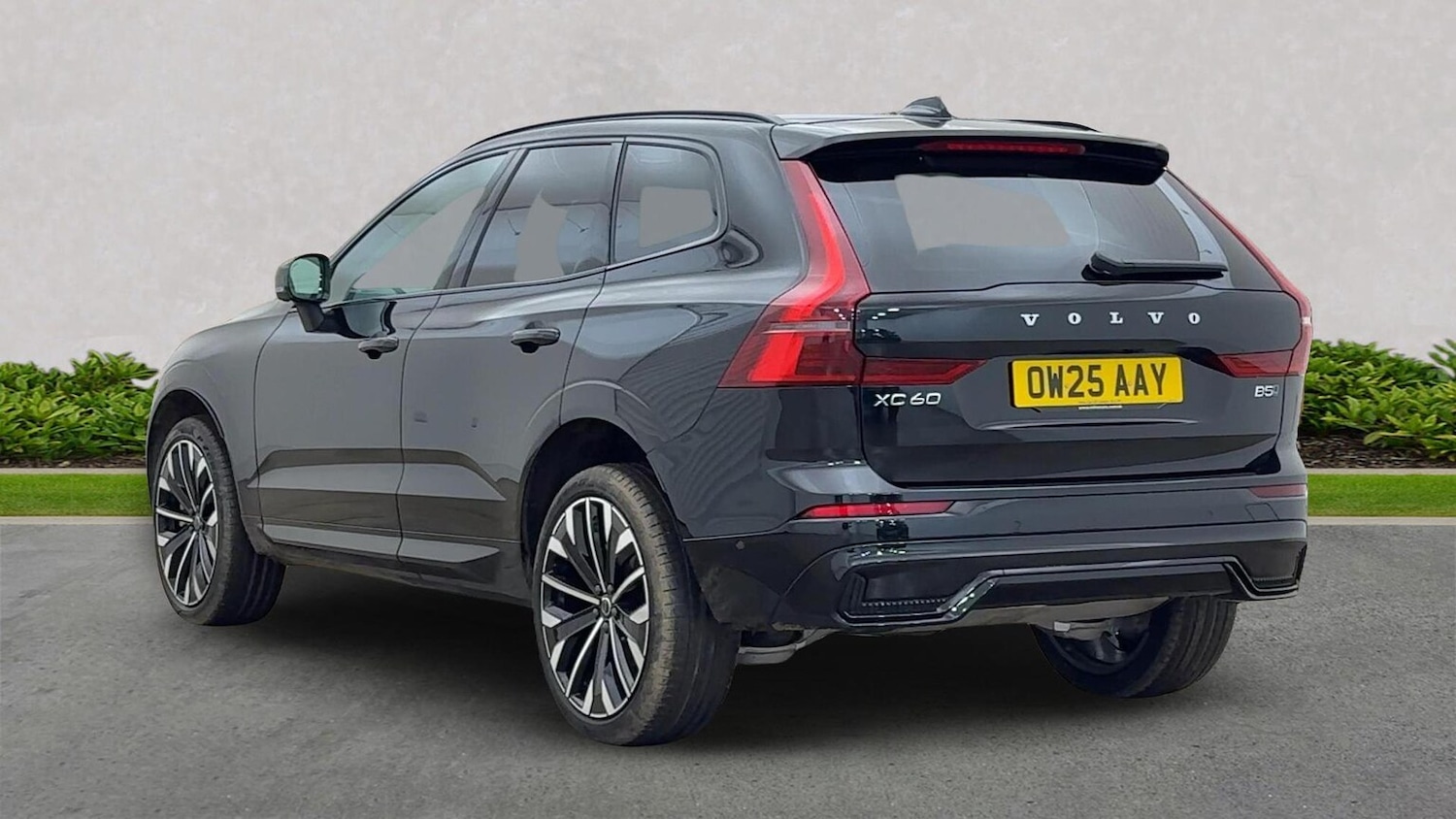 Used Volvo XC60 2025 for sale - 76863959: Photo 2