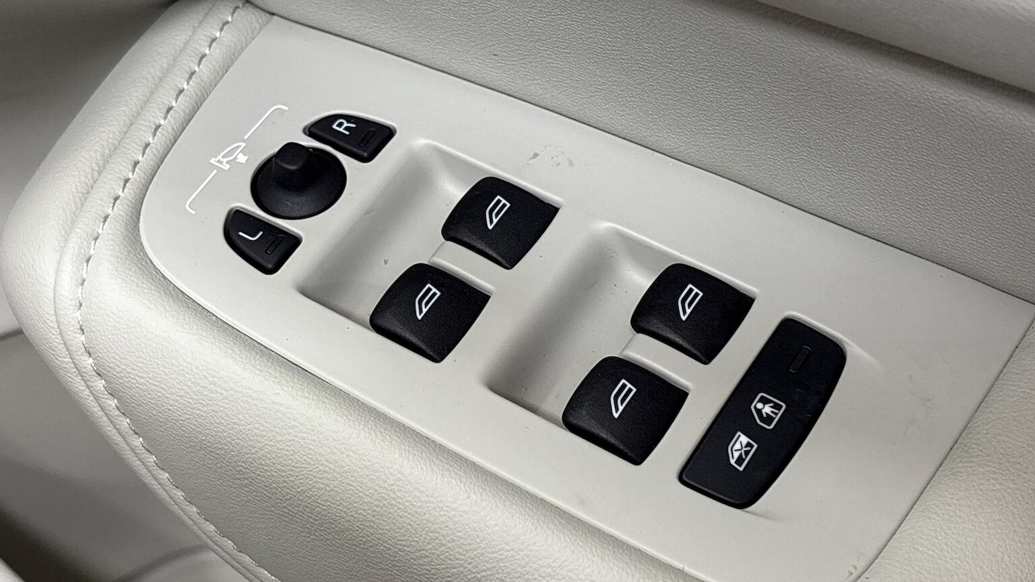 Used Volvo XC60 2025 for sale - 76863959: Photo 21