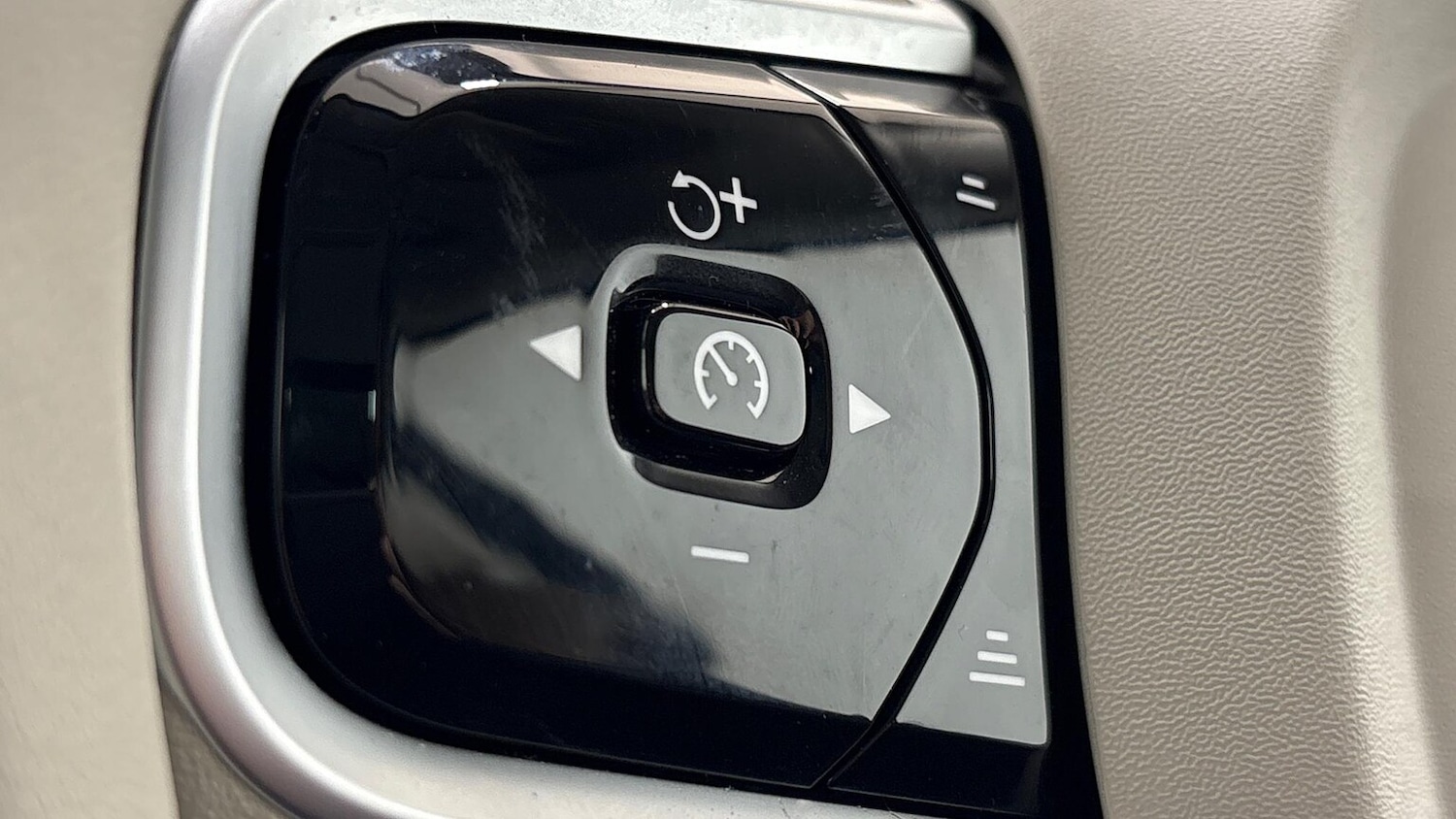 Used Volvo XC60 2025 for sale - 76863959: Photo 26