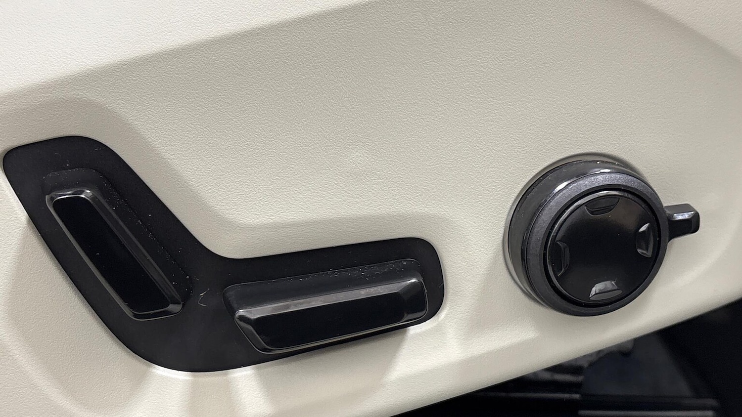 Used Volvo XC60 2025 for sale - 76863959: Photo 30