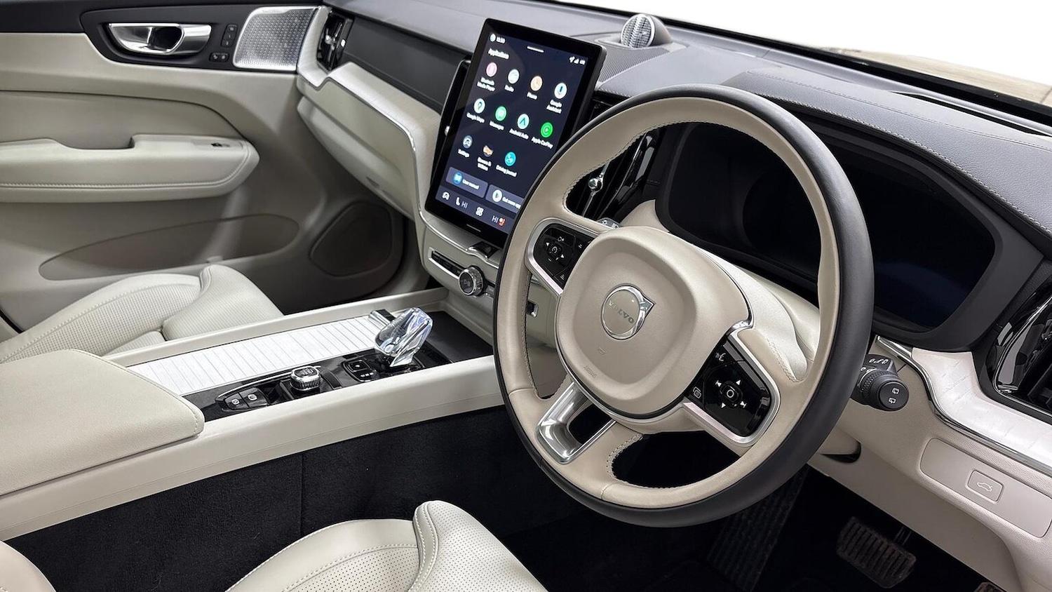 Used Volvo XC60 2025 for sale - 76863959: Photo 9