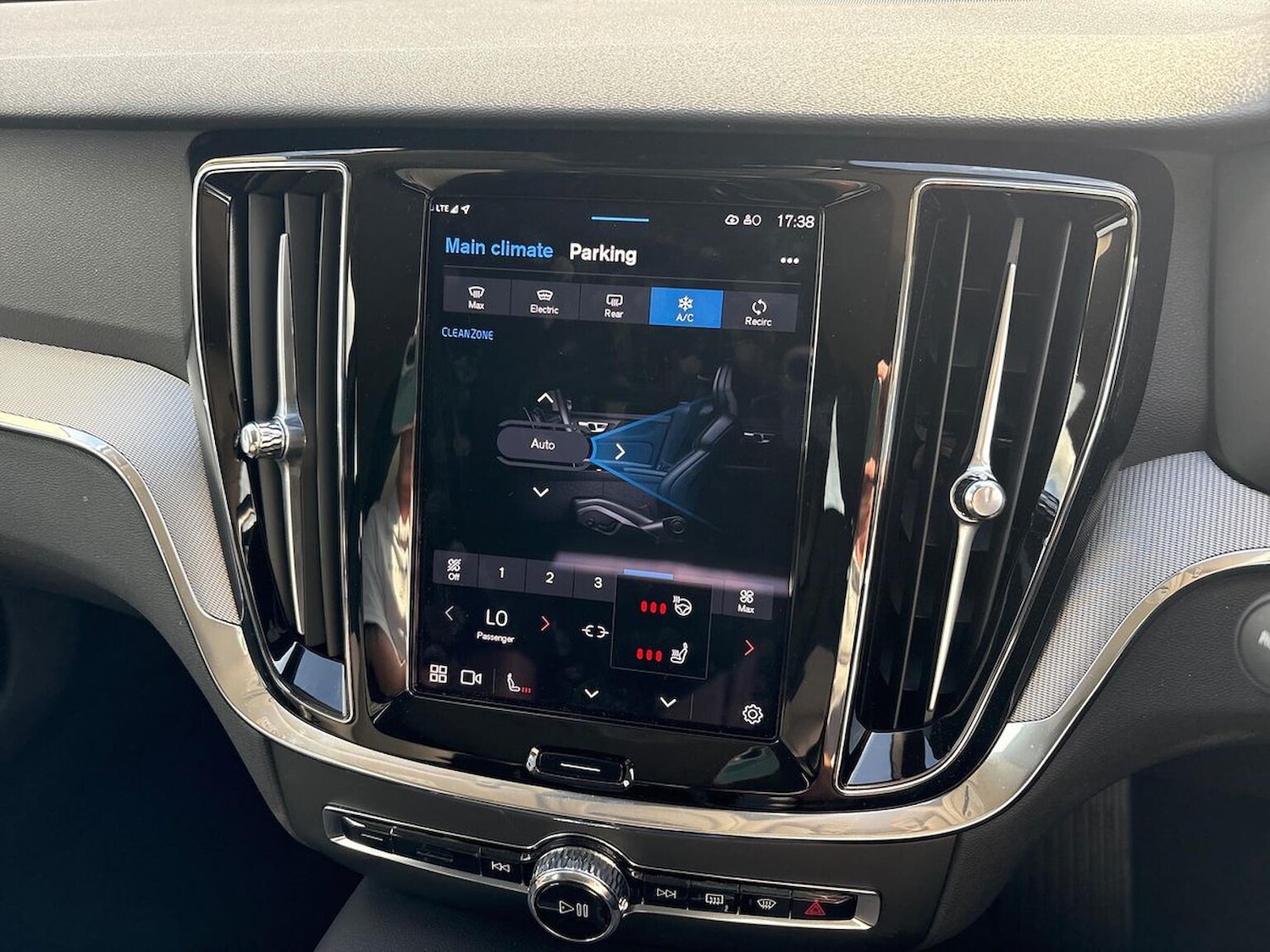 Used Volvo V60 2025 for sale - 76497365: Photo 12