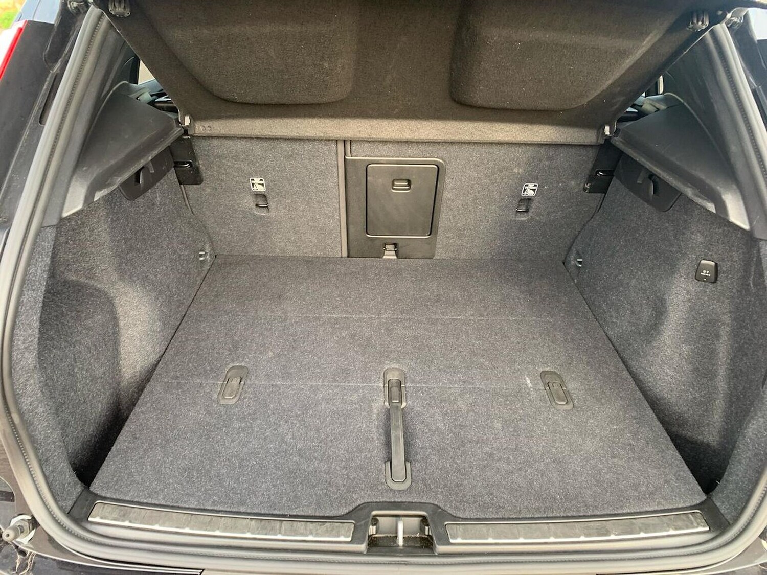 Used Volvo XC40 2025 for sale - 76422380: Photo 17