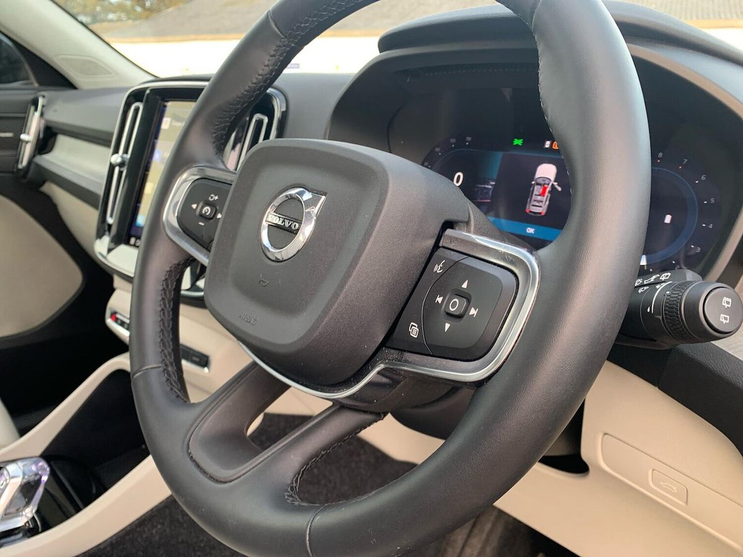 Used Volvo XC40 2025 for sale - 76422380: Photo 25