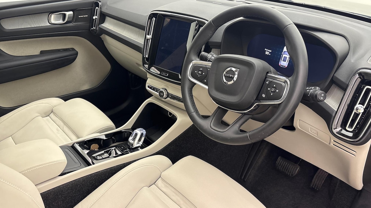 Used Volvo XC40 2025 for sale - 76422380: Photo 8