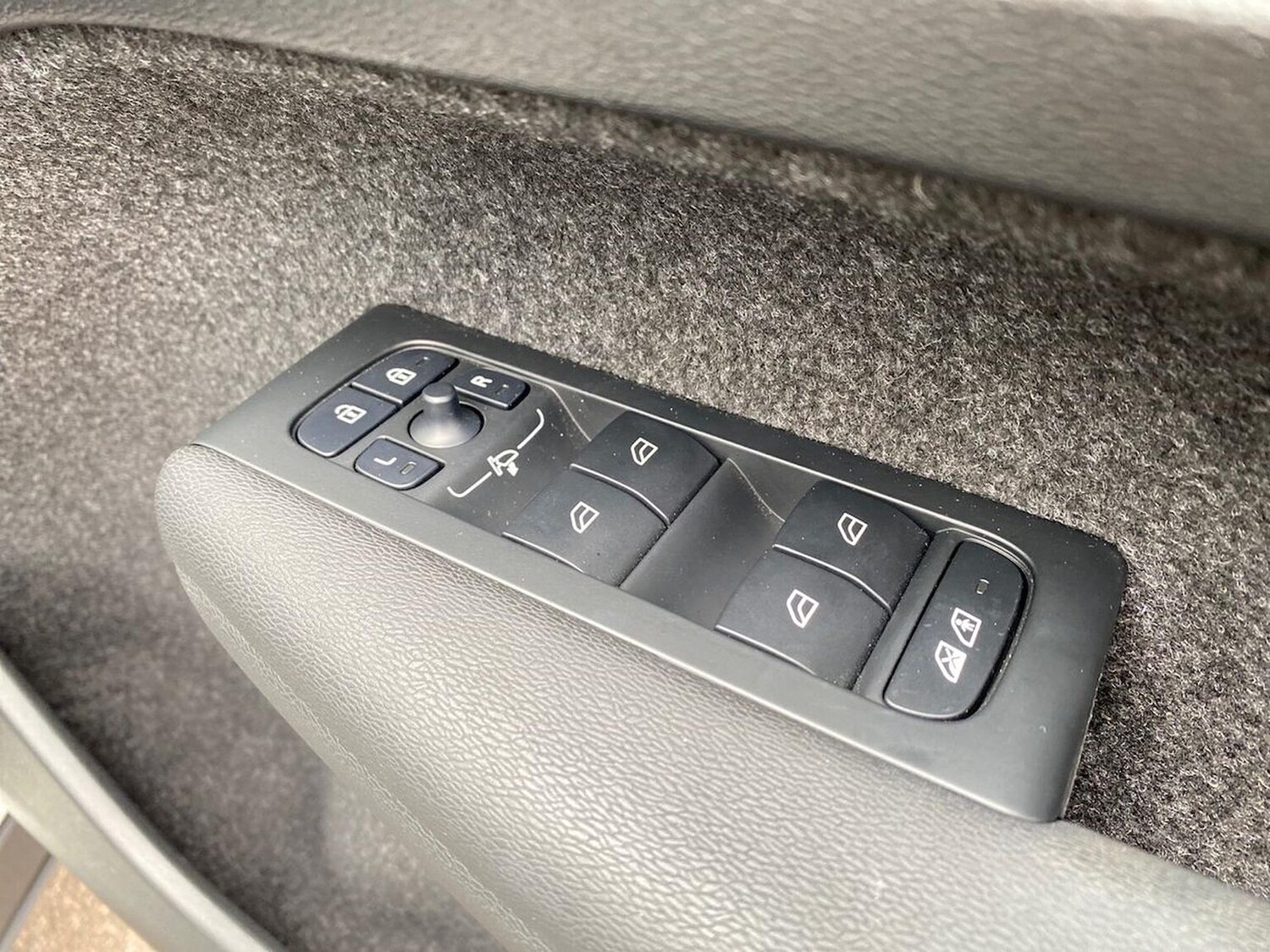 Used Volvo XC40 2024 for sale - 76207469: Photo 21