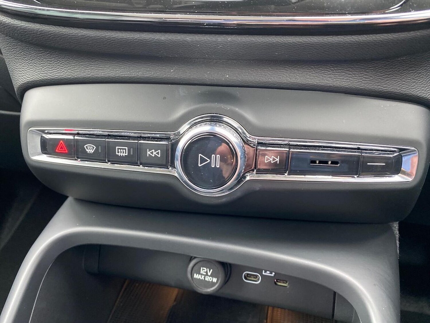 Used Volvo XC40 2024 for sale - 76207469: Photo 22