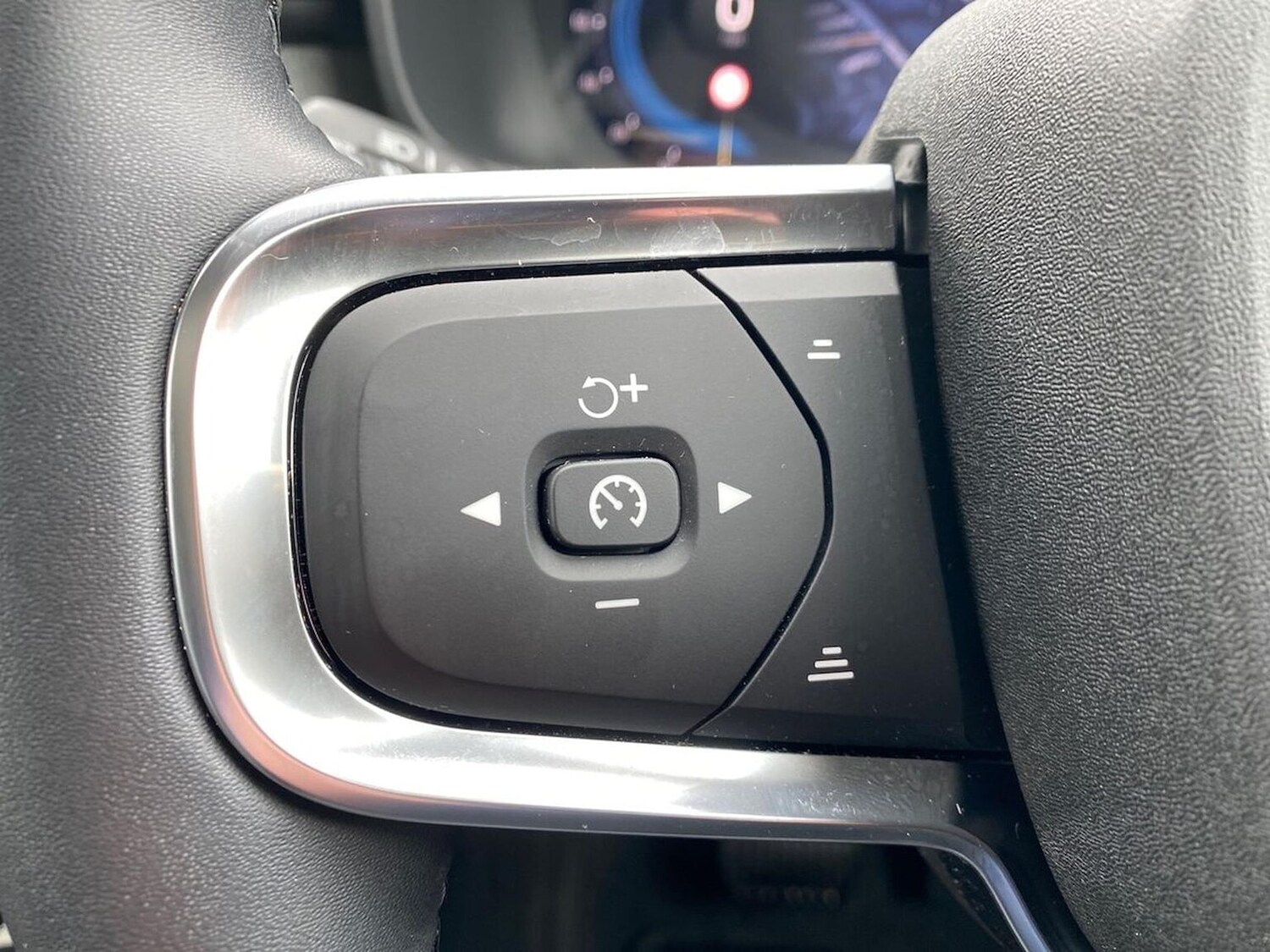 Used Volvo XC40 2024 for sale - 76207469: Photo 27