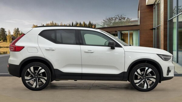 Used Volvo XC40 2024 for sale - 76207469: Photo 2