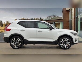 Used Volvo XC40 2024 for sale - 76207469: Photo 2
