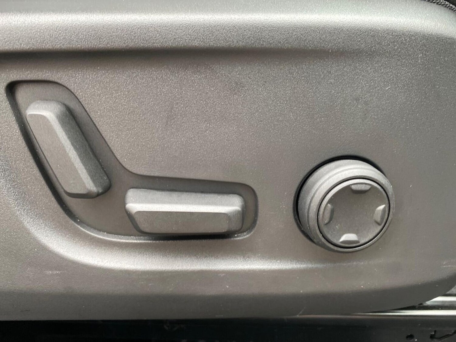 Used Volvo XC40 2024 for sale - 76207469: Photo 30