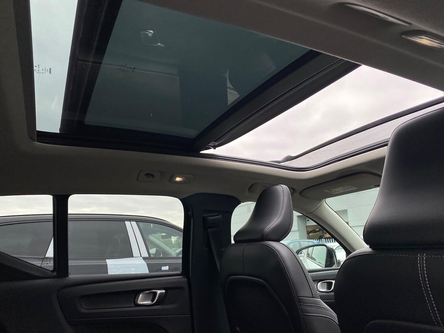 Used Volvo XC40 2024 for sale - 76207469: Photo 32