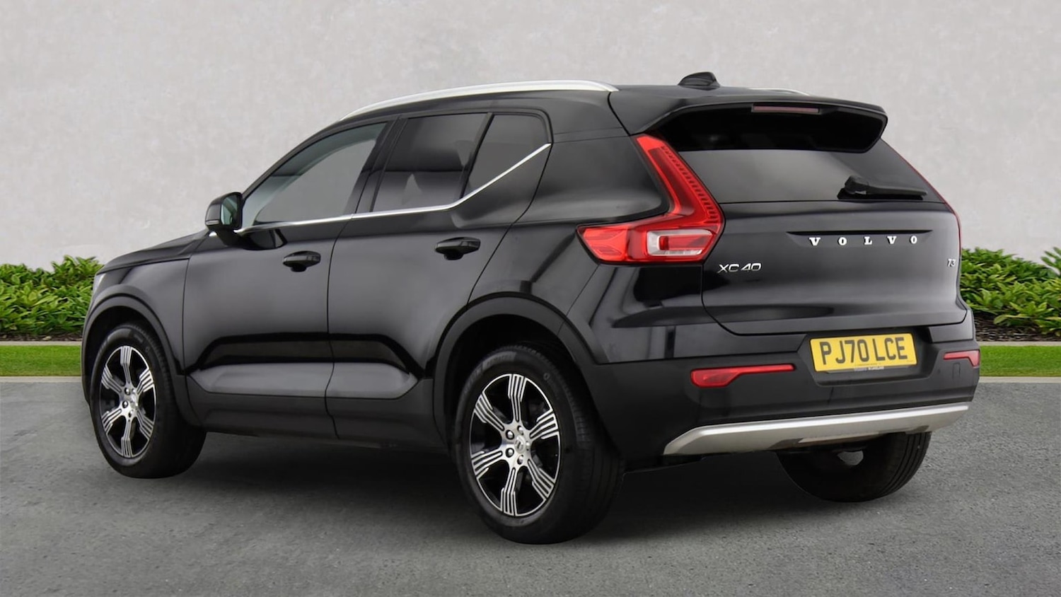 Used Volvo XC40 2020 for sale - 76725924: Photo 2