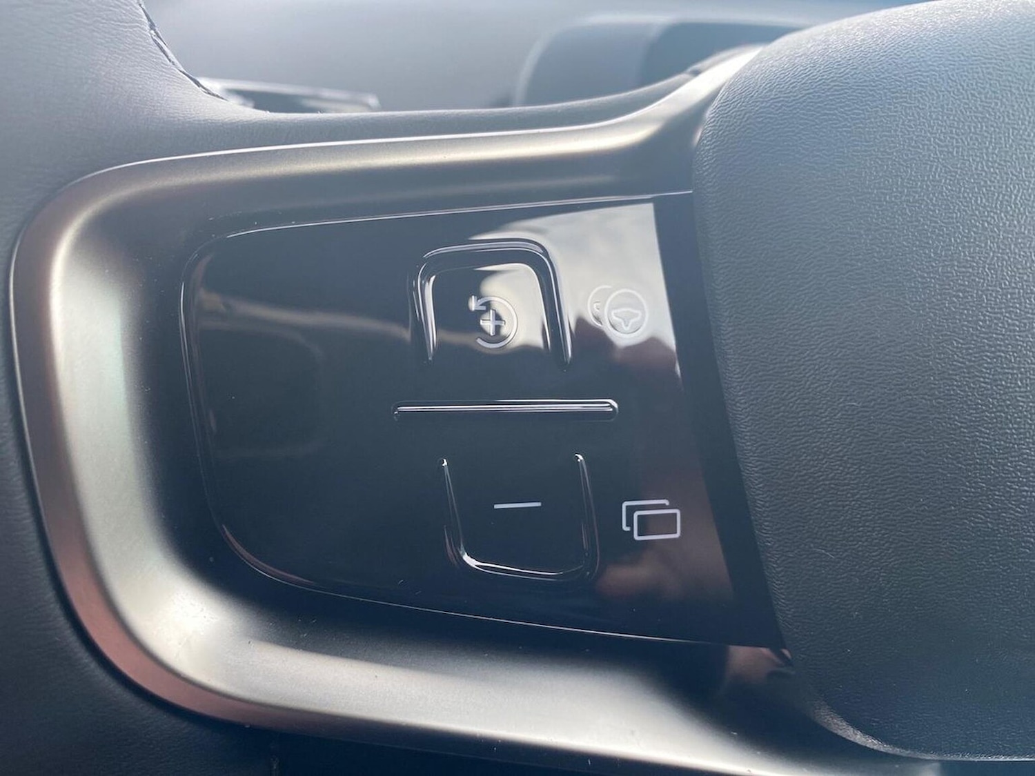 Used Volvo EX30 2025 for sale - 77028049: Photo 28