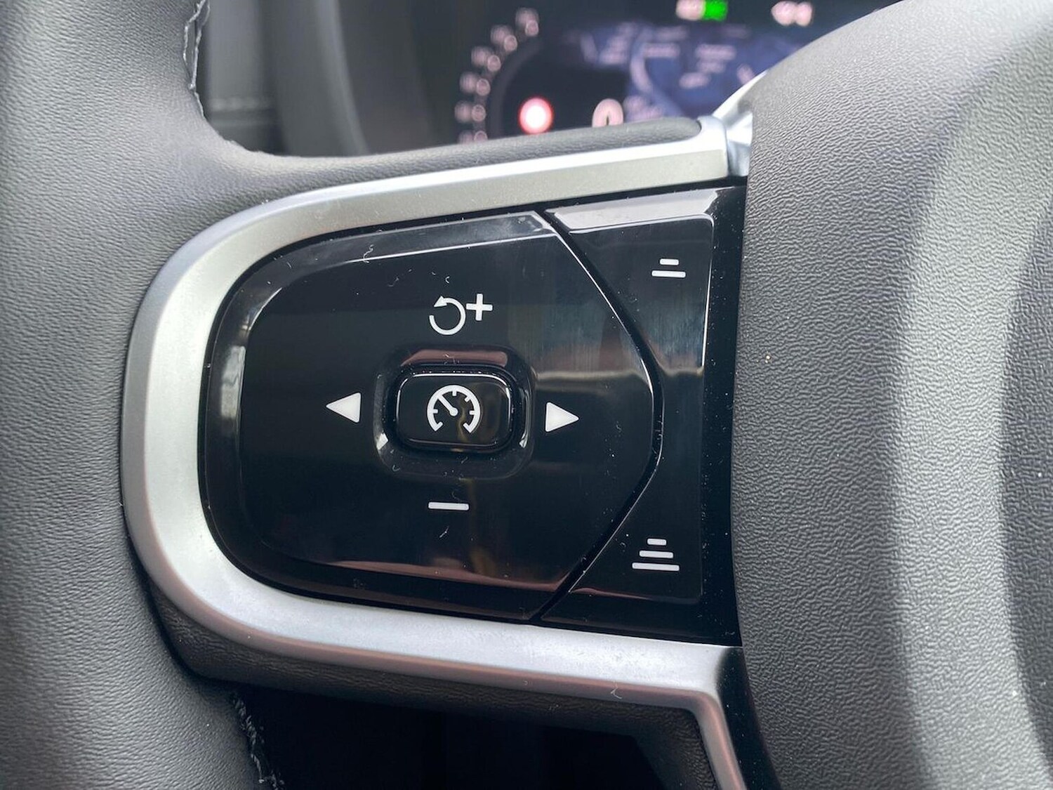 Used Volvo XC60 2025 for sale - 77548370: Photo 27