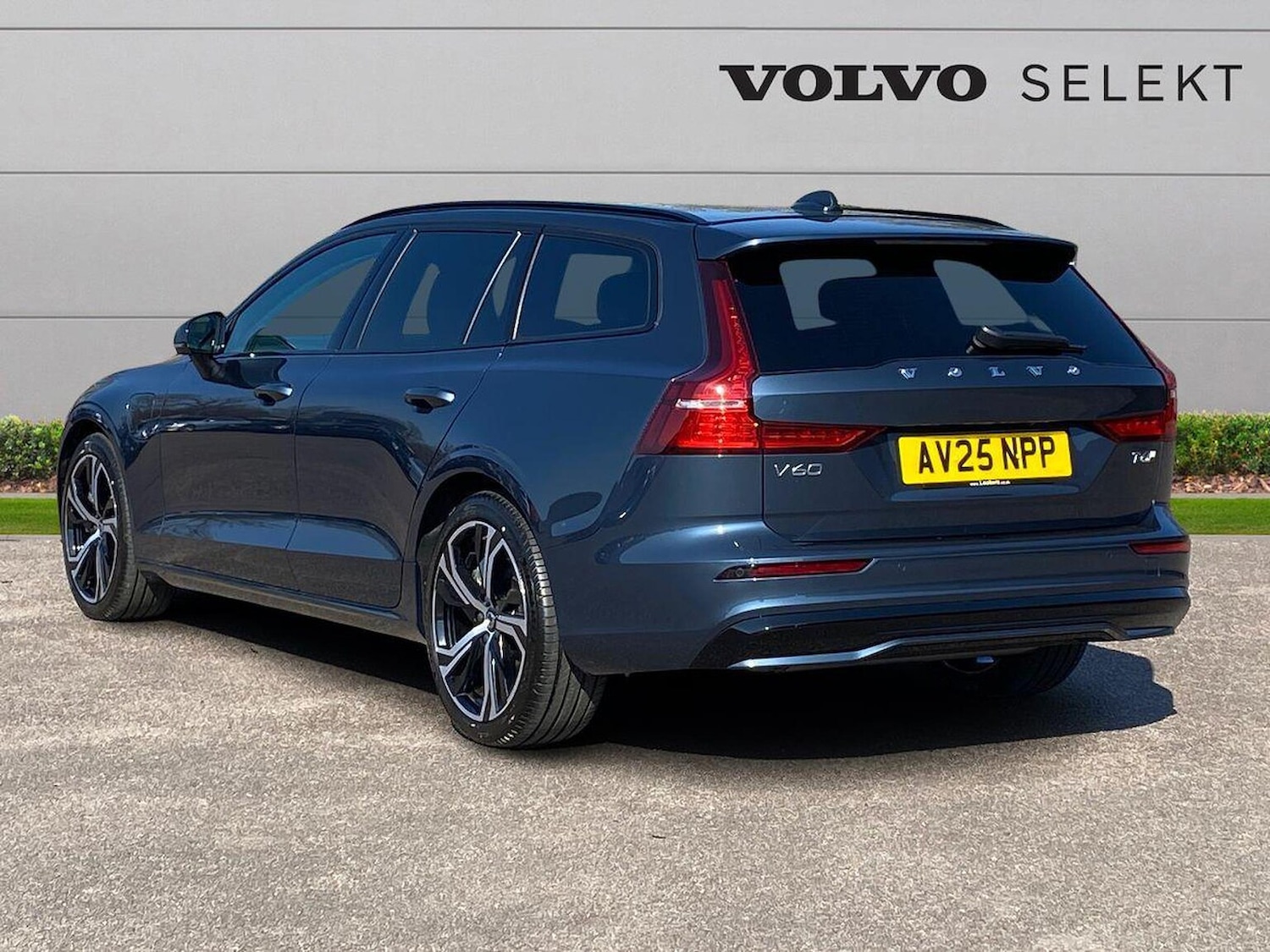 Used Volvo V60 2025 for sale - 76144196: Photo 2