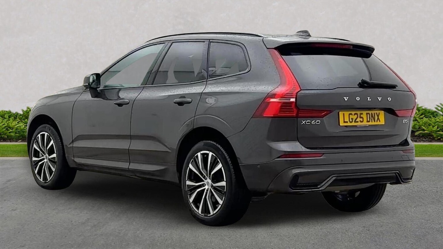 Used Volvo XC60 2025 for sale - 77639324: Photo 2