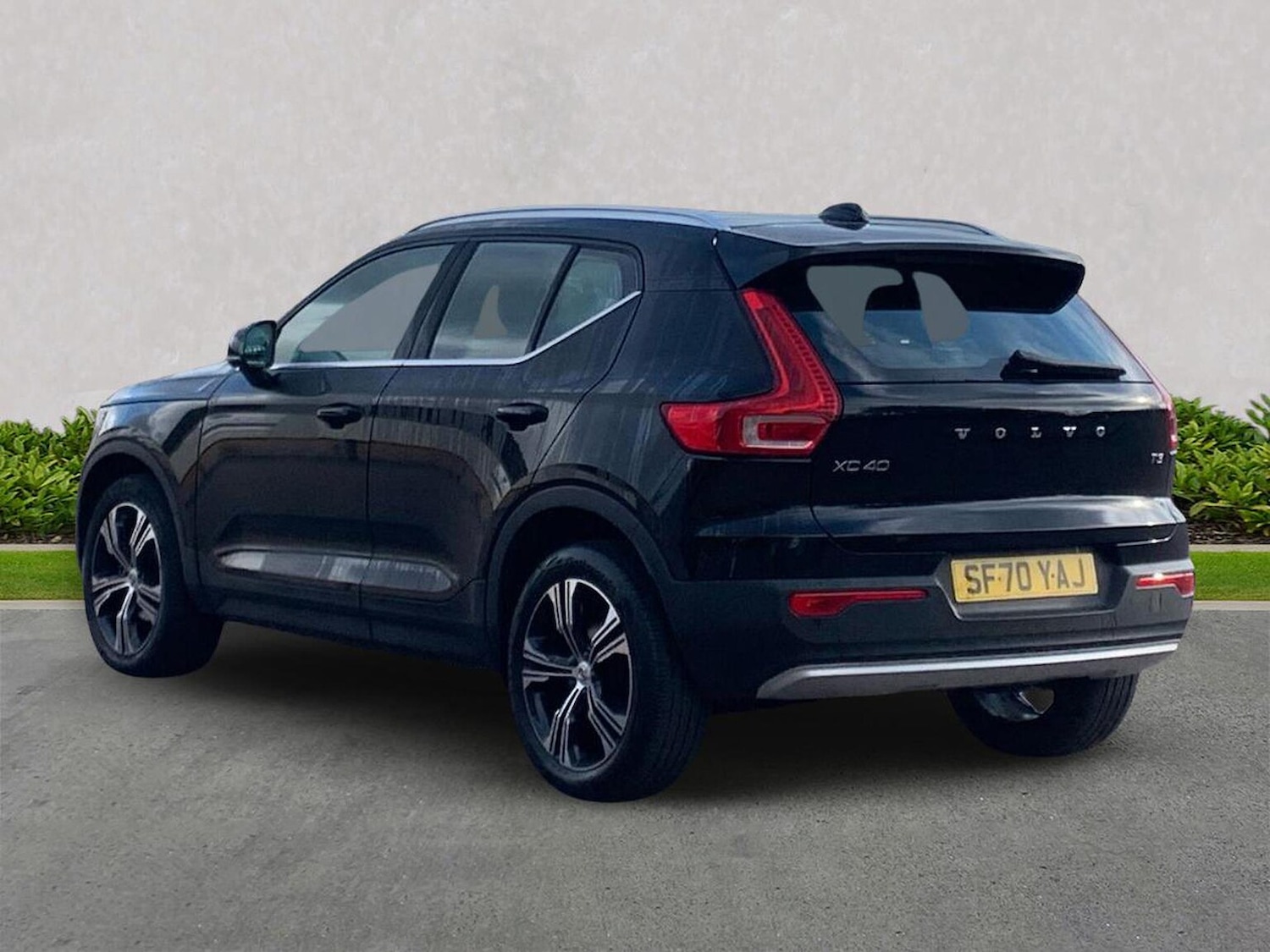 Used Volvo XC40 2020 for sale - 76906372: Photo 2