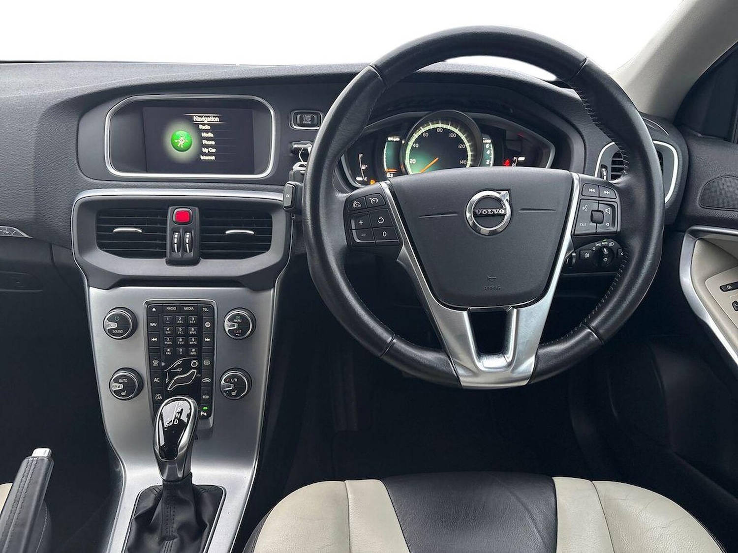 Used Volvo V40 2017 for sale - 77024295: Photo 11