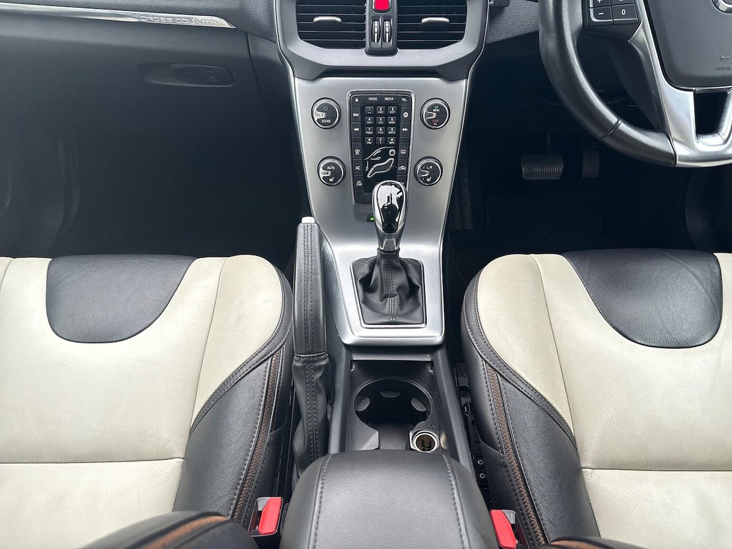 Used Volvo V40 2017 for sale - 77024295: Photo 15