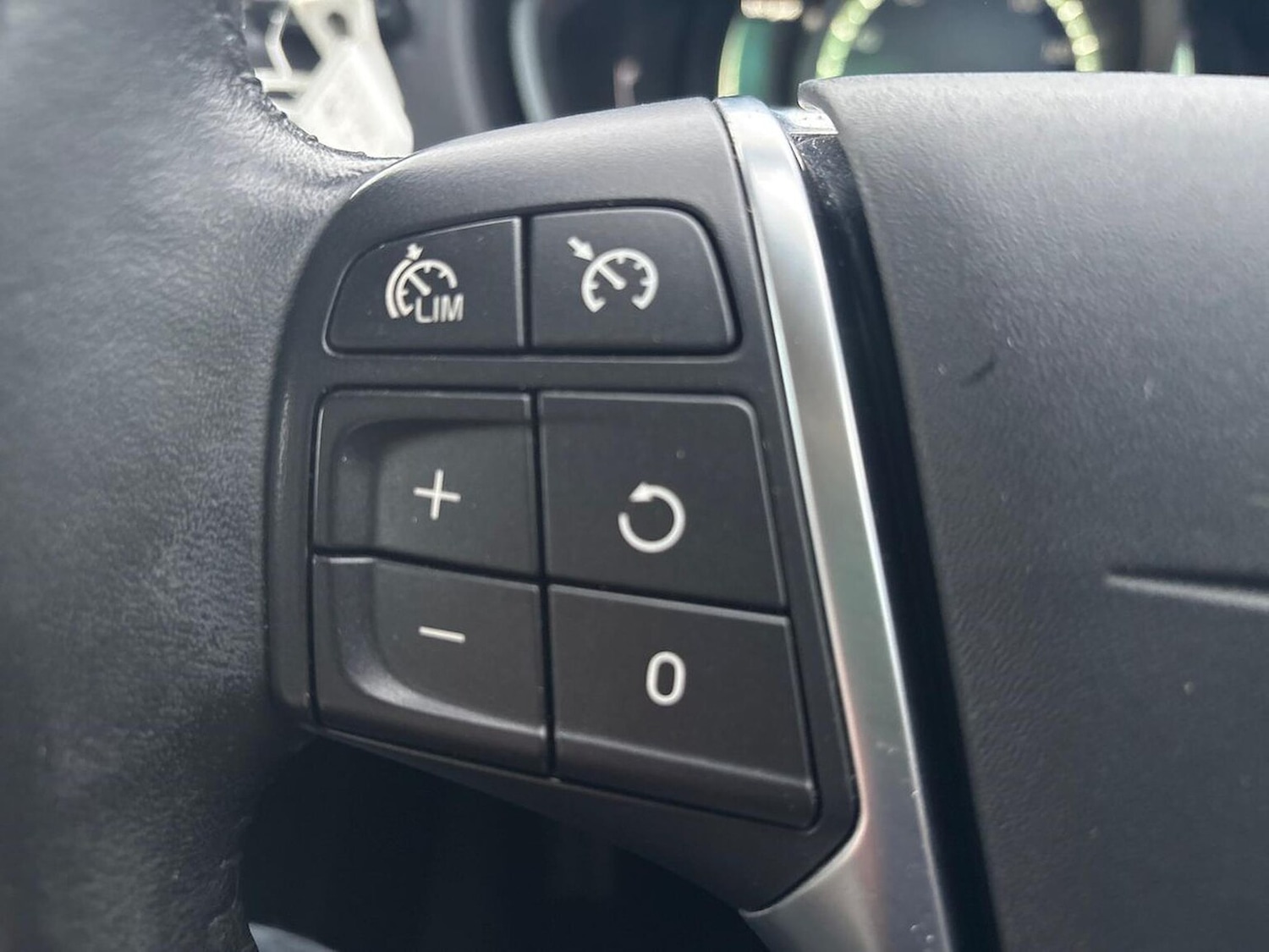 Used Volvo V40 2017 for sale - 77024295: Photo 29