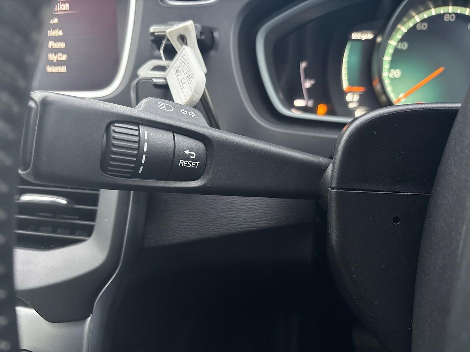 Used Volvo V40 2017 for sale - 77024295: Photo 31