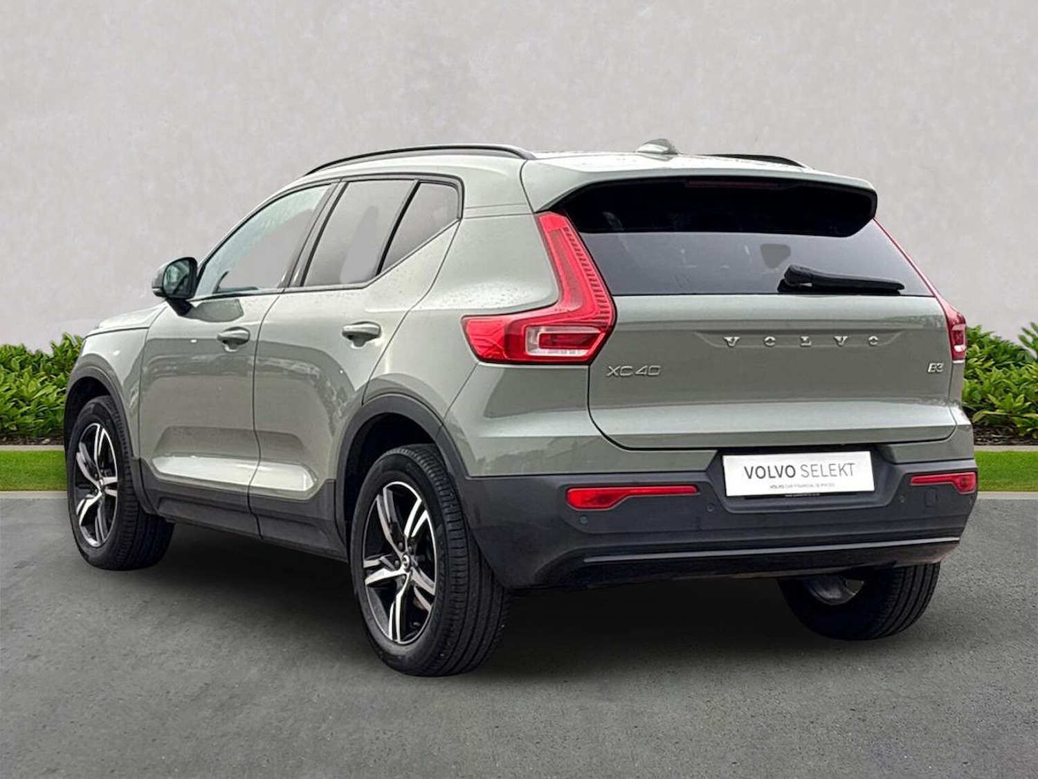 Used Volvo XC40 2022 for sale - 76969956: Photo 2