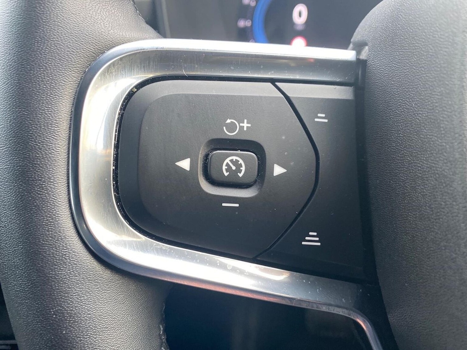 Used Volvo XC40 2022 for sale - 76682647: Photo 27