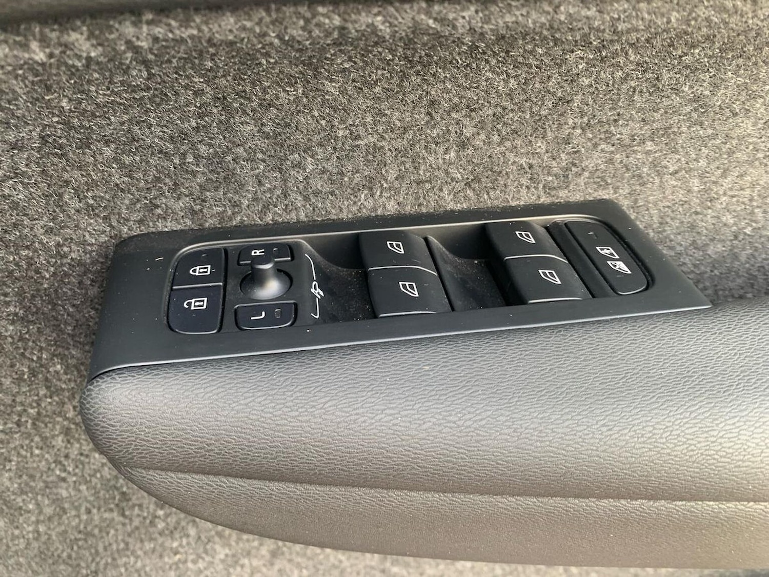 Used Volvo XC40 2024 for sale - 76422383: Photo 21