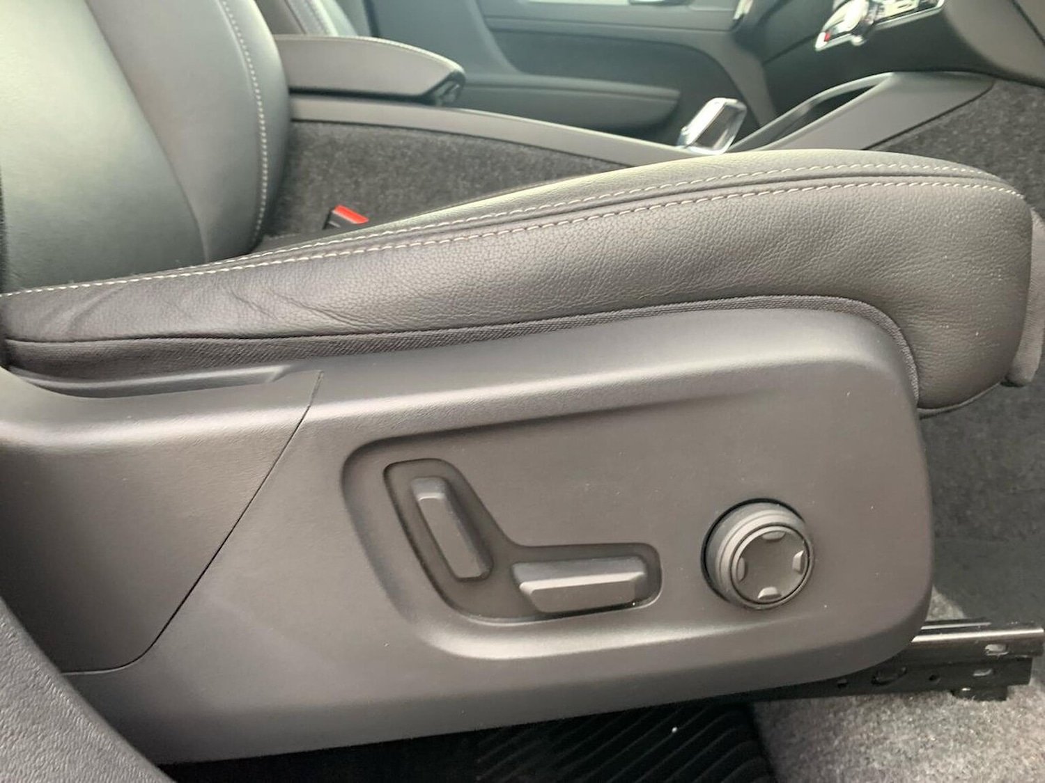 Used Volvo XC40 2024 for sale - 76422383: Photo 25