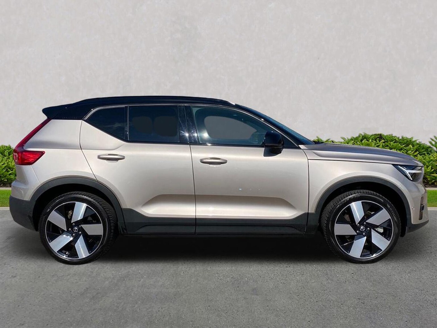 Used Volvo XC40 2023 for sale - 76007244: Photo 3