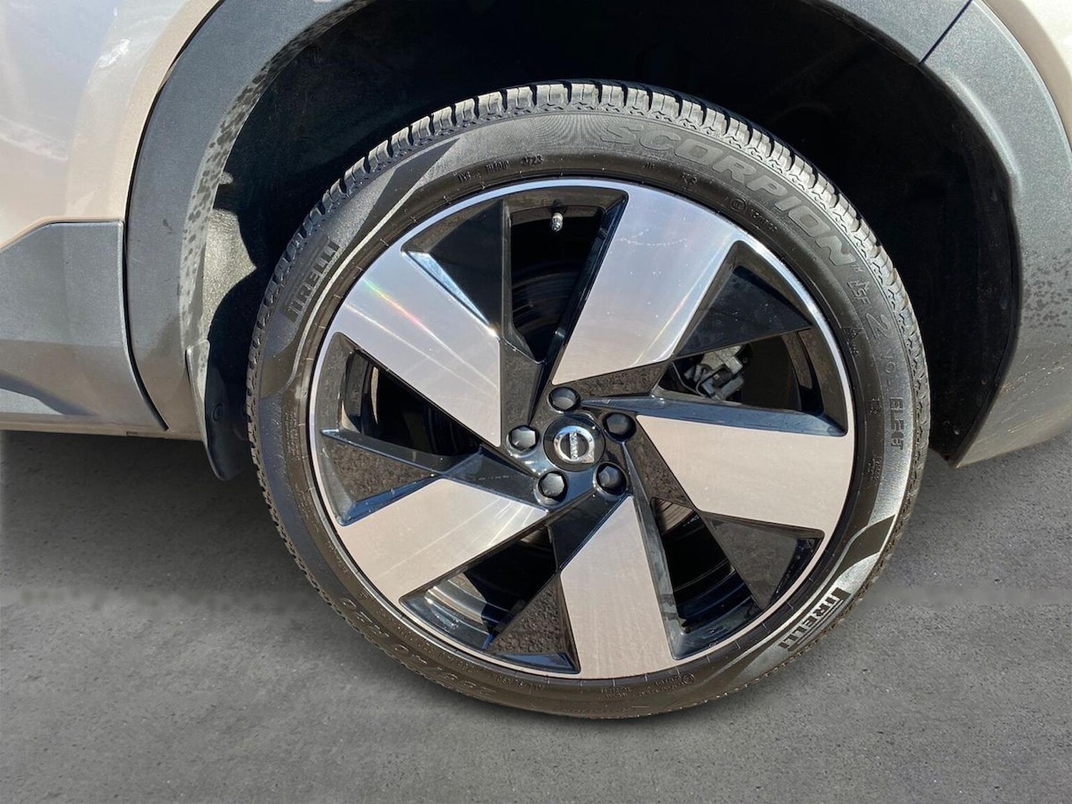 Used Volvo XC40 2023 for sale - 76007244: Photo 6