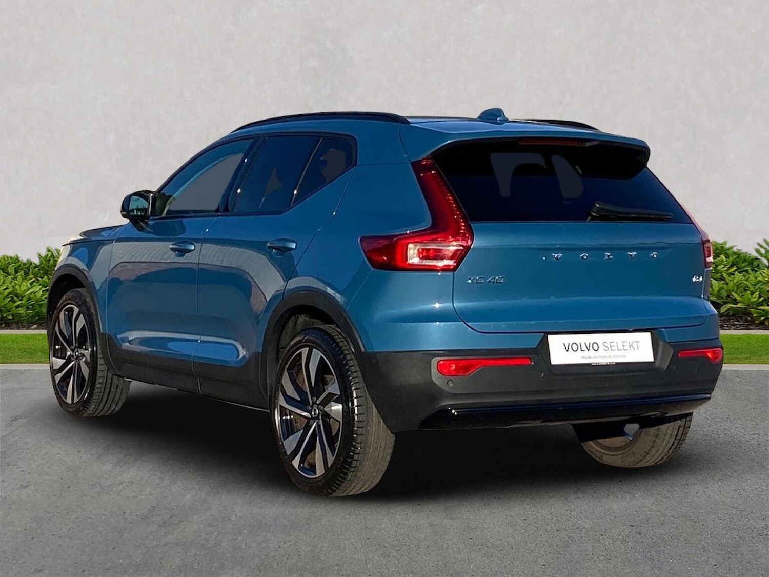 Used Volvo XC40 2024 for sale - 76097645: Photo 2