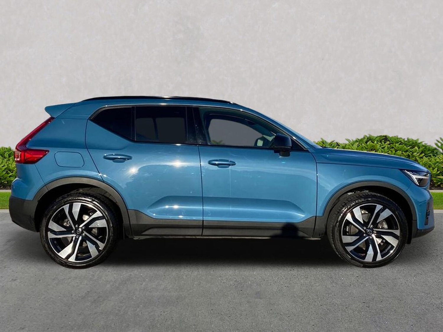 Used Volvo XC40 2024 for sale - 76097645: Photo 3